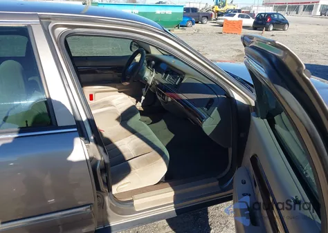 2003 Mercury Grand Marquis Gs z USA, uszkodzony, nr VIN 2MEFM74W63X703192